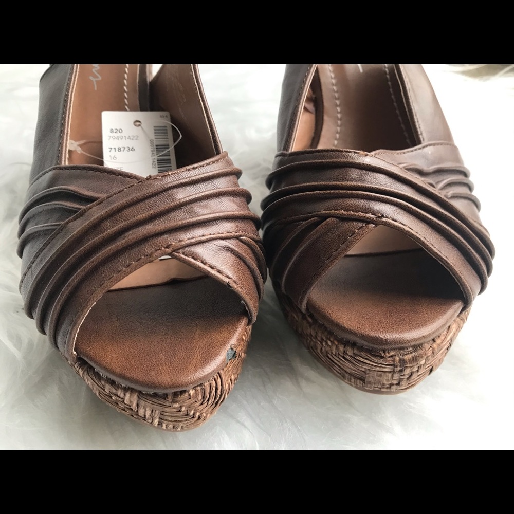 Wedge Sandal - Picture 3 of 5
